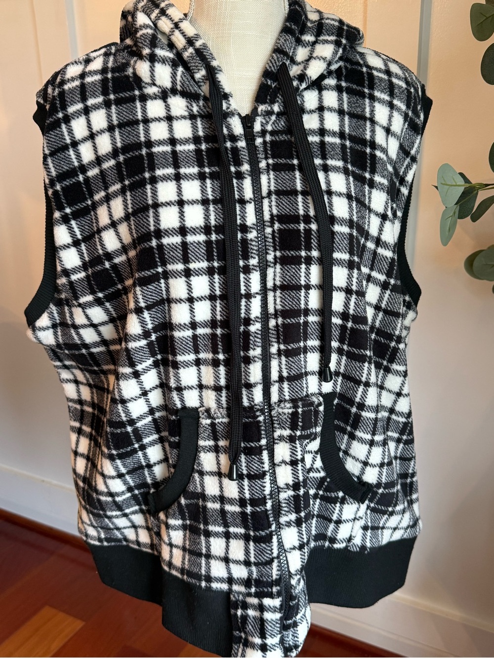 Ashley By 26 International Black and White Plaid Hooded Fleece Vest 3X